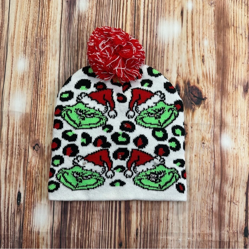 Grinch Light Up Christmas Pom Beanie 
White/Green One Size